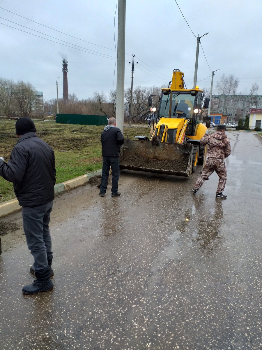 mupkomvenev's tweet photo. МУП "Коммунальщик" на субботнике. https://t.co/jFwBeCbzss
