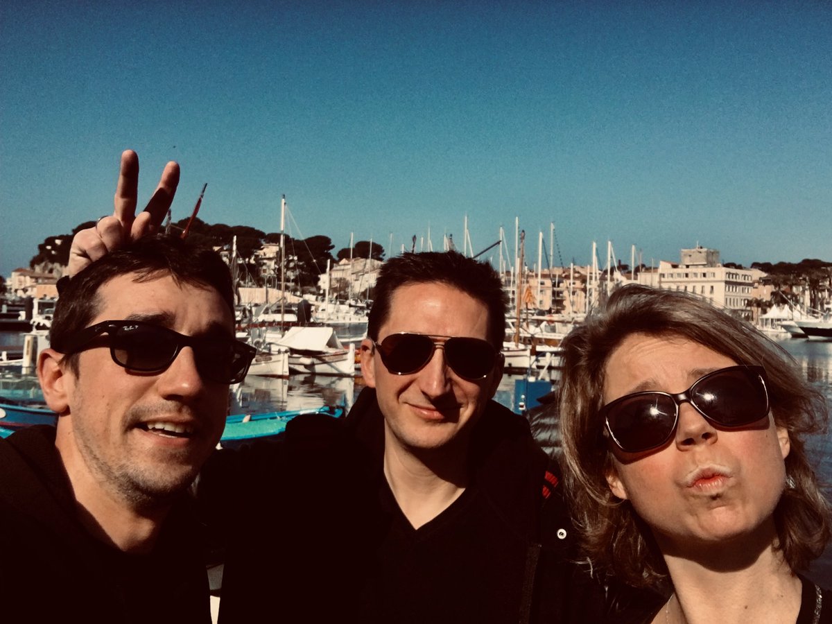 SelligOfficiel's tweet photo. On est tranquille Émile 😎🤘 Un peu de repos avant le spectacle de ce soir à l’Acropolis de Nice avec @rirechansons for ever 😘. 
#Selligtour #Selligteam #Episode5 #Sanarysurmer https://t.co/2molSgaJXH