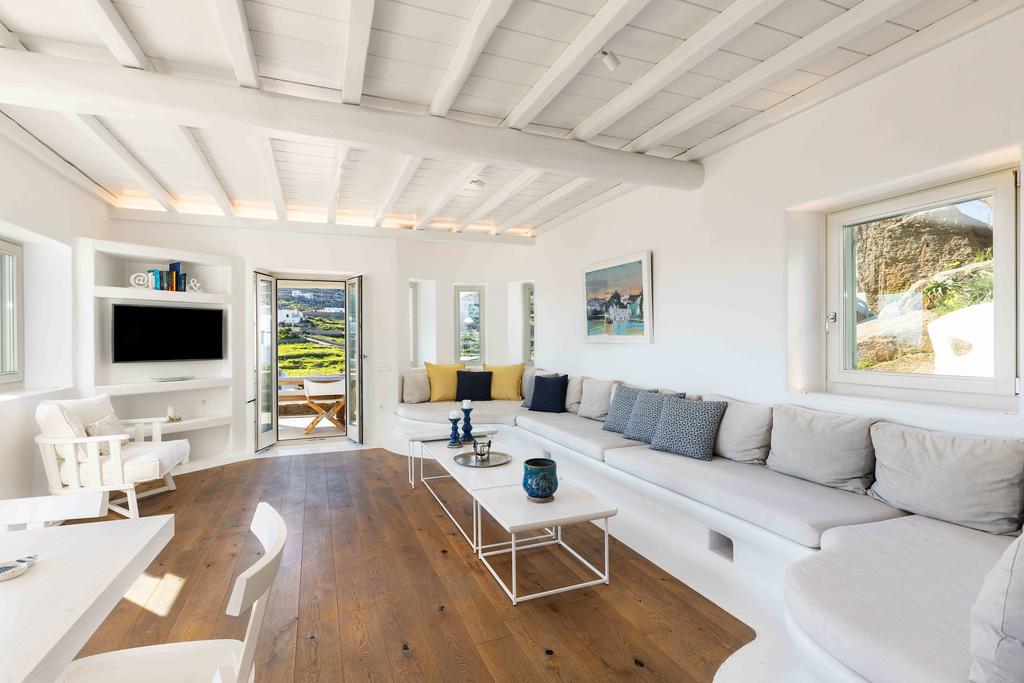 HolidayDeluxe's tweet photo. Villa Serenity
from €2.300 / night
Platis Gialos / Mykonos / Greece
Beds: 6 | Sleeps 12 | 386m²

https://t.co/qX9YsAaLTE https://t.co/SUYLGzNDIY