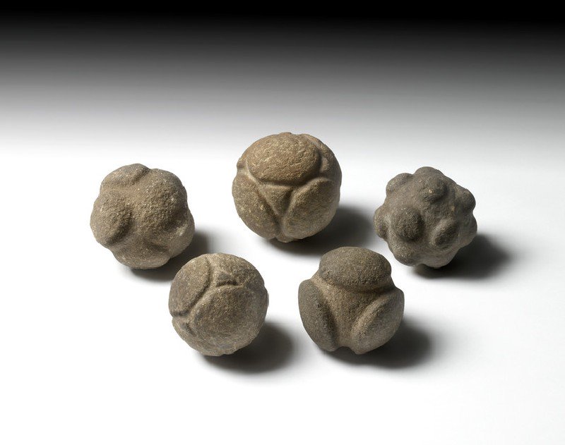 AshmoleanMuseum's tweet photo. Our objects of the month are these mysterious carved stone balls from the late Neolithic or early Bronze Age. We still aren't sure what they were used for, but theories include divination, weaponry or even the beginning of abstract thought. See them in Dimensions until 9 Jun https://t.co/VXPSWx5Cnt