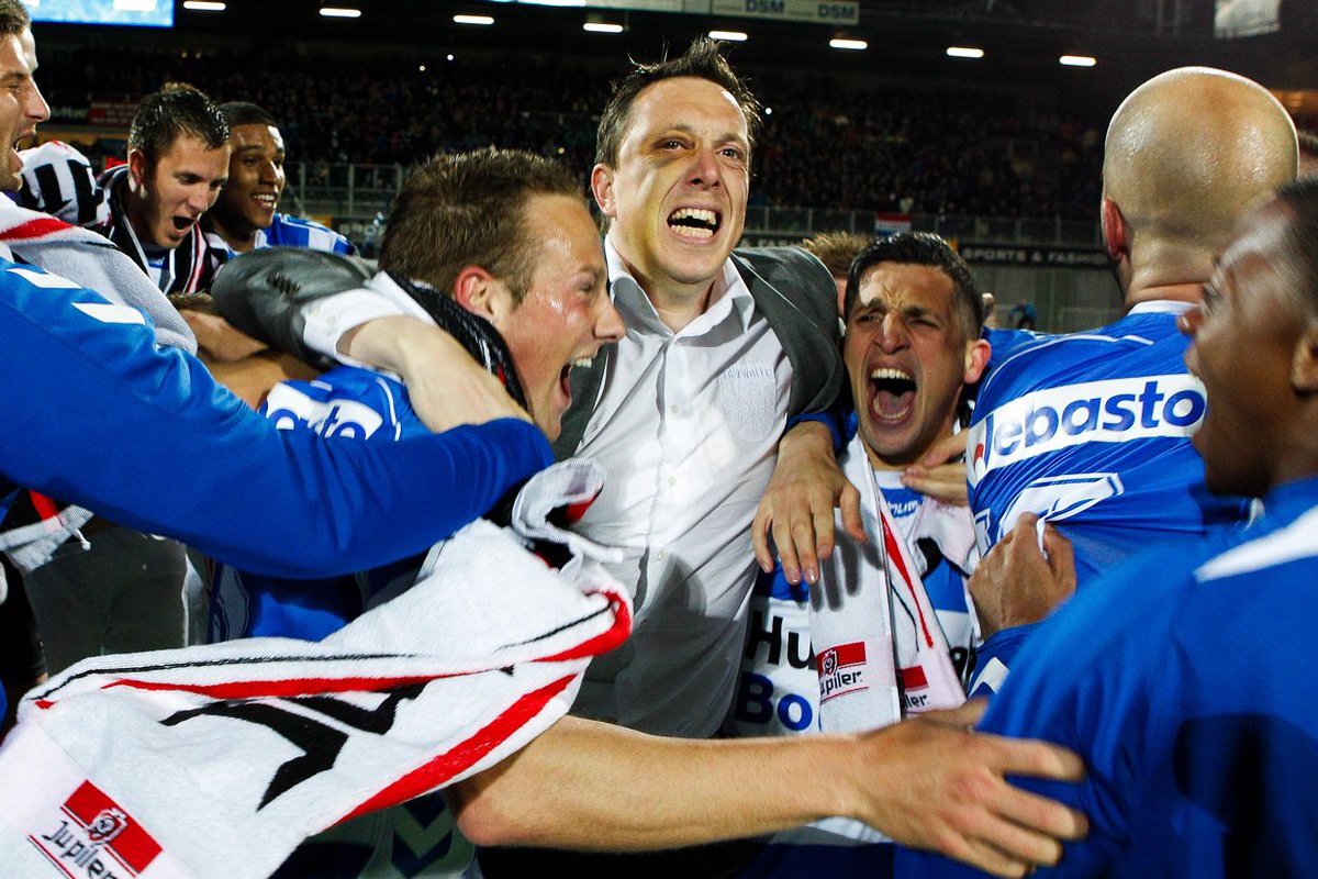 PECZwolle's tweet photo. 13 april 2012. Een datum die in ons geheugen staat gegrift! Zeven jaar geleden ging de kampioensschaal van de Jupiler League op deze dag de lucht in. Het betekende het begin van een avontuur waar we nog steeds middenin zitten. #peczwolle #onsblauwwithart https://t.co/j2th53kayr