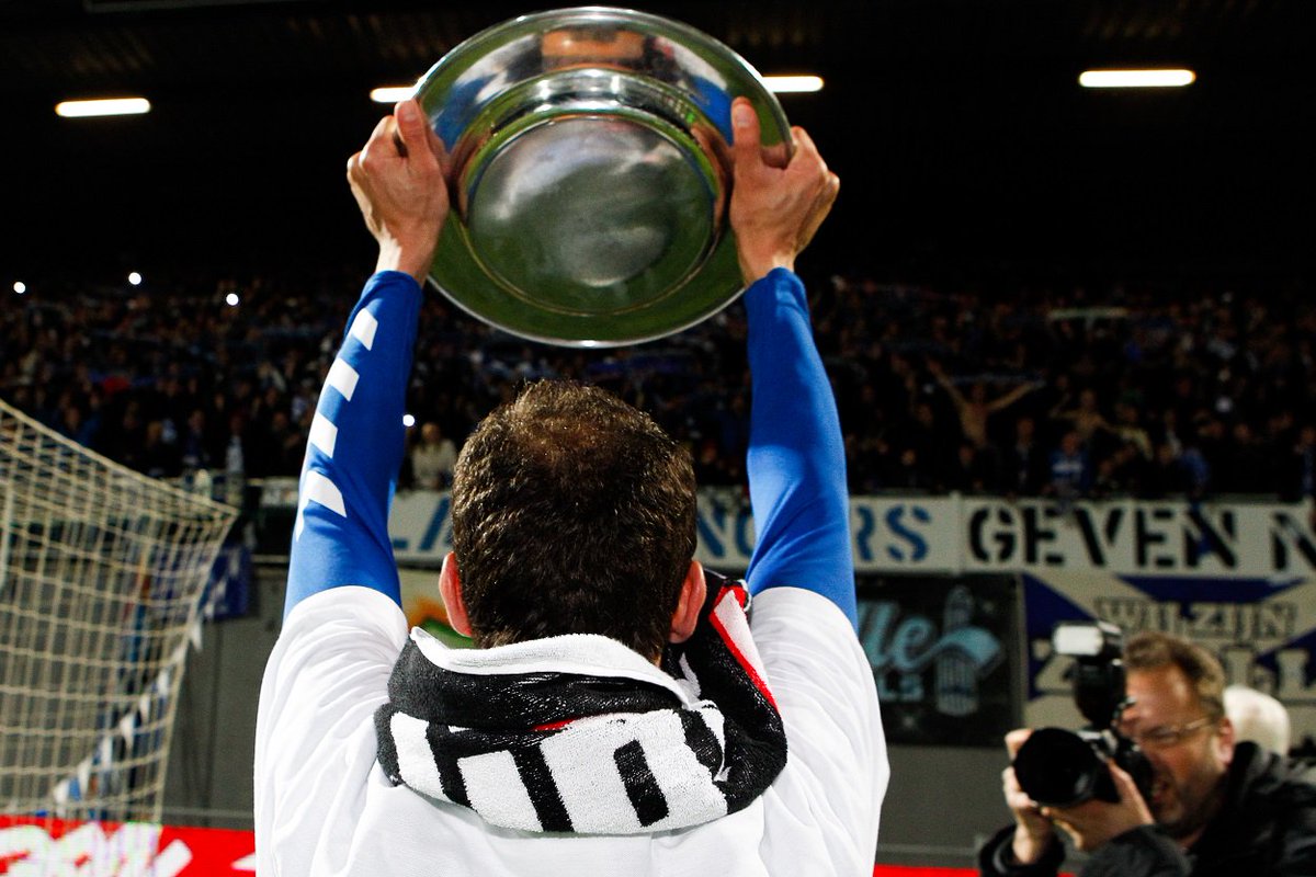 13 april 2012. Een datum die in ons geheugen staat gegrift! Zeven jaar geleden ging de kampioensschaal van de Jupiler League op deze dag de lucht in. Het betekende het begin van een avontuur waar we nog steeds middenin zitten. #peczwolle #onsblauwwithart