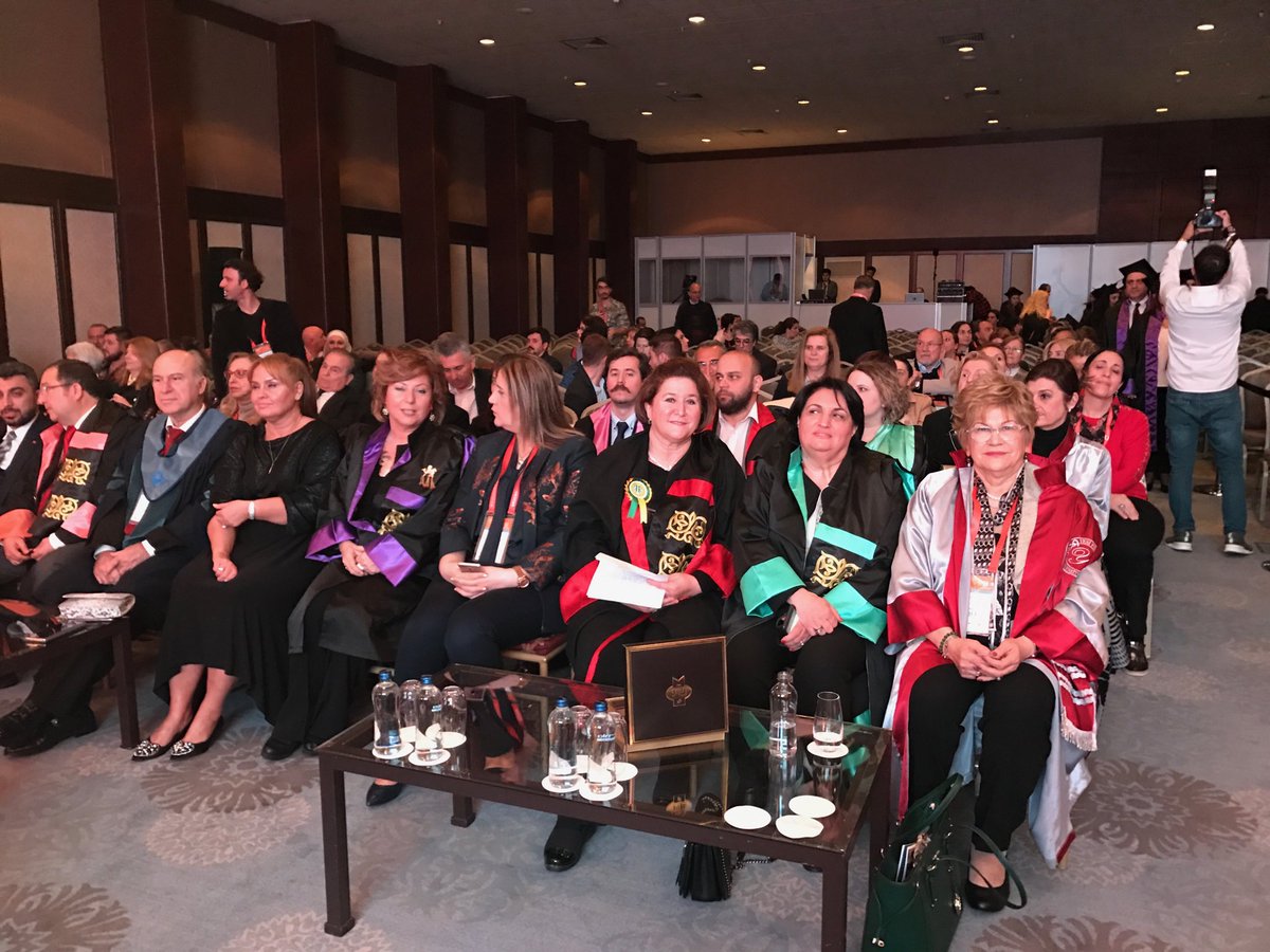 İstanbul Üniv. Sosyal Bilimler Enstitüsü Müzecilik ve Kültürel Miras Yüksek Lisans programlarının 10. Yılı diploma töreni yapıldı. Bölüm Başkan'ı Prof. Dr. Fethiye Erbay'a emekleri için teşekkürler...