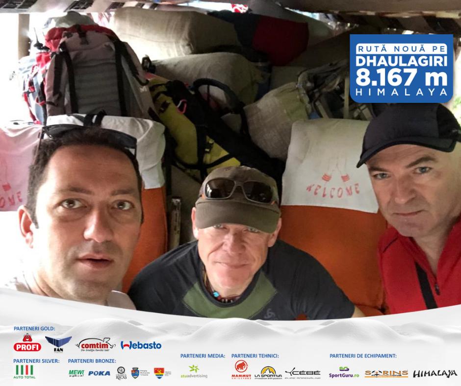 And they started the trekking towards Dhaulagiri basecamp. Five long days of walking, to the 3800m. See some details in the article below.bit.ly/2VI77yO