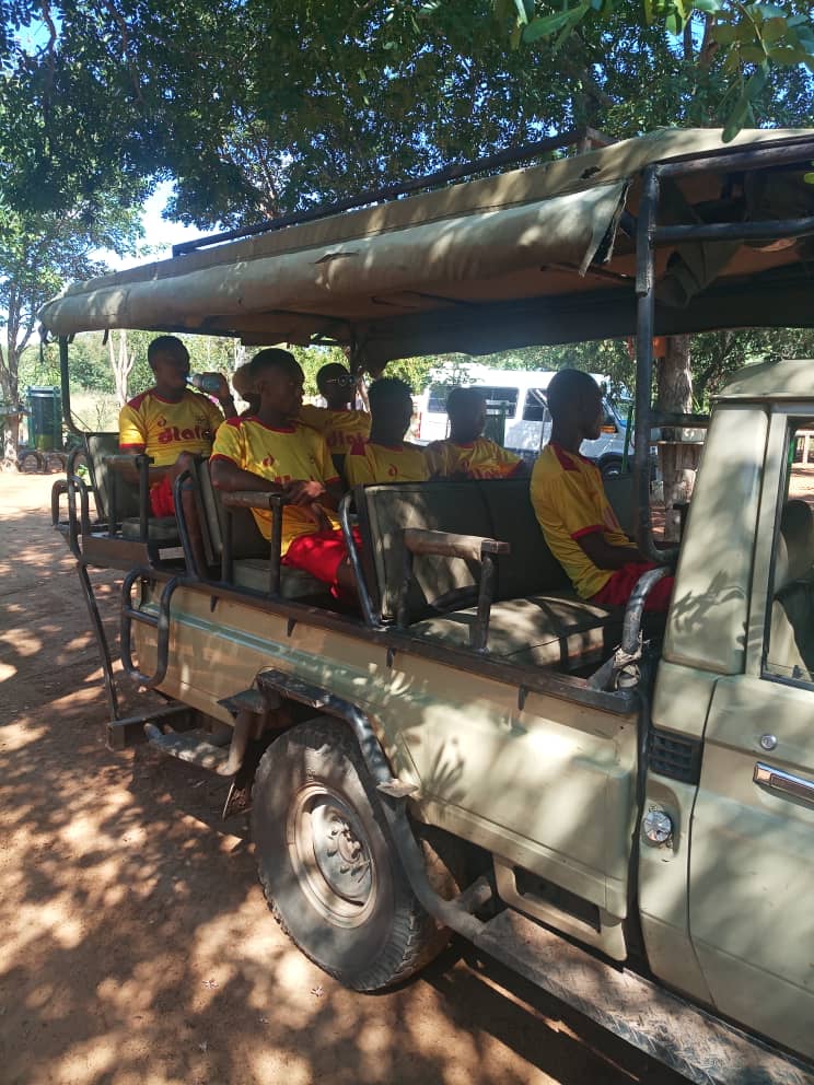 TAFICSC1's tweet photo. More than just a Sporting Club.
Our boys taking a game drive before our ๐๐#OrangeFACup ๐๐ against Kazungula Fighters.
New vision | New Strategy | New Things
#KnowYourBotswana
#MatjimenyengaBoys
#UndipeNdiKuPe
#NtwanaTsaGhetto
#CityDuty https://t.co/xpoV7n2w2Z