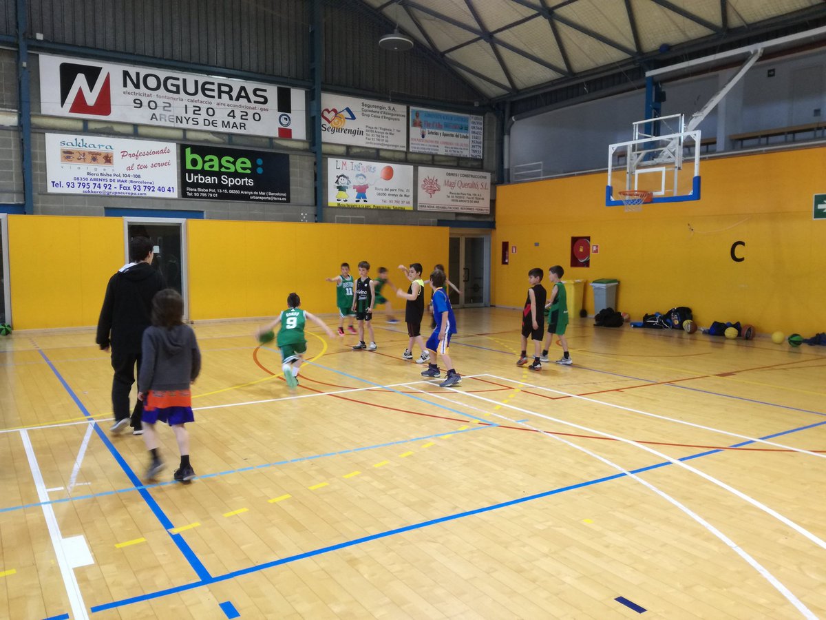 BasketBasePenya's tweet photo. Ara és torn dels equips més petits del #CampusArenys. Som-hi!!! 💪🏼💪🏼🏀🏀 #ForçaPenya #SomElBressol #ArenysIsComing https://t.co/yByNgUKAgQ