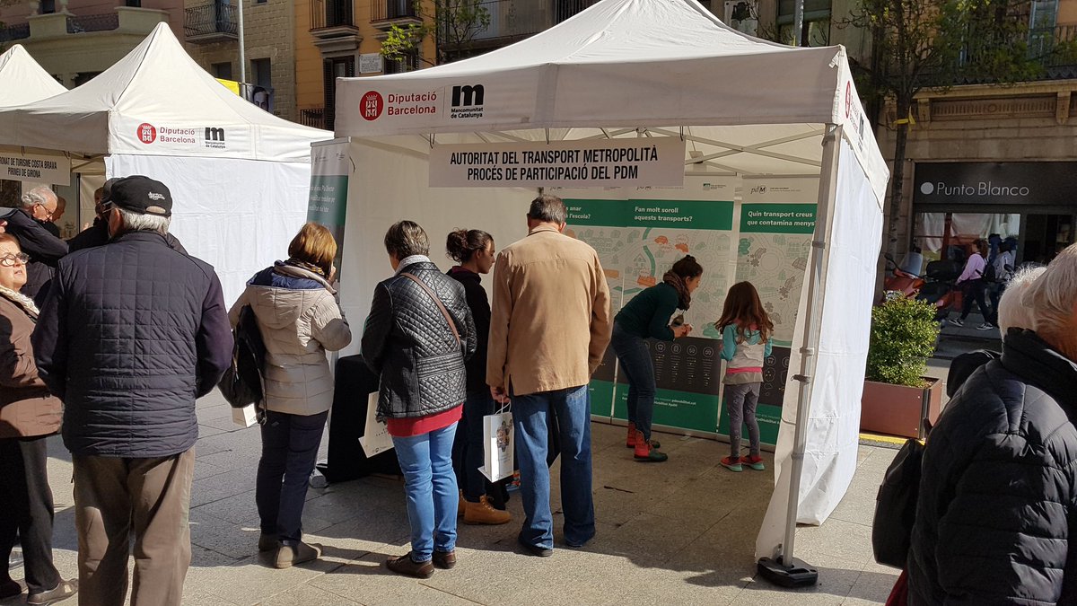 #pdM de <a href="/ATMbcn/">Autoritat del Transport Metropolità</a> fent participació al 
 #mercatdelram volen saber #comensmourem