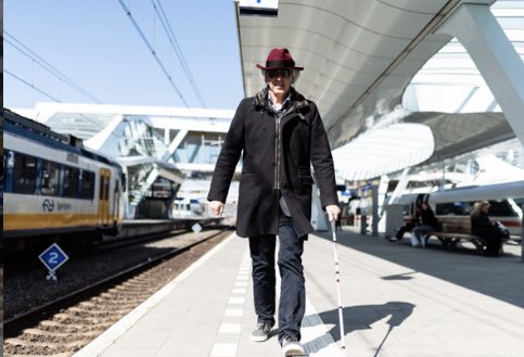 Arnhem-Nijmegen: looproutes blinden en slechtzienden bezaaid met obstakels. Campagne gericht op ziende mensen : besef dat sommige medeburgers hulp nodig hebben. 
krant.volkskrant.nl/titles/volkskr…