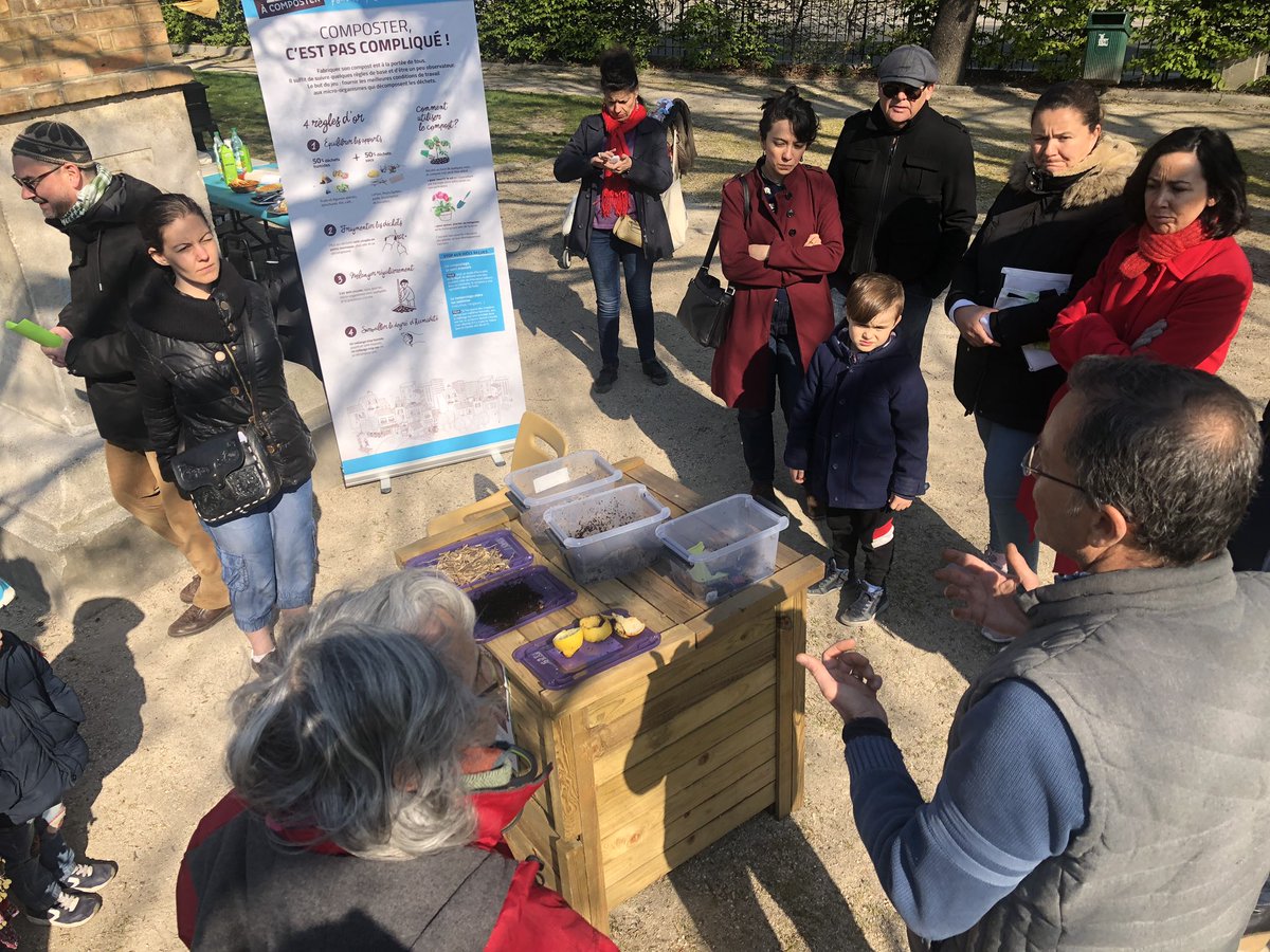 jardindelinsu's tweet photo. Démo de #compostage avec @DM_Compost #IvryPort #CompostdelInsu #JardindelInsurrection https://t.co/9e7OlwAE0K