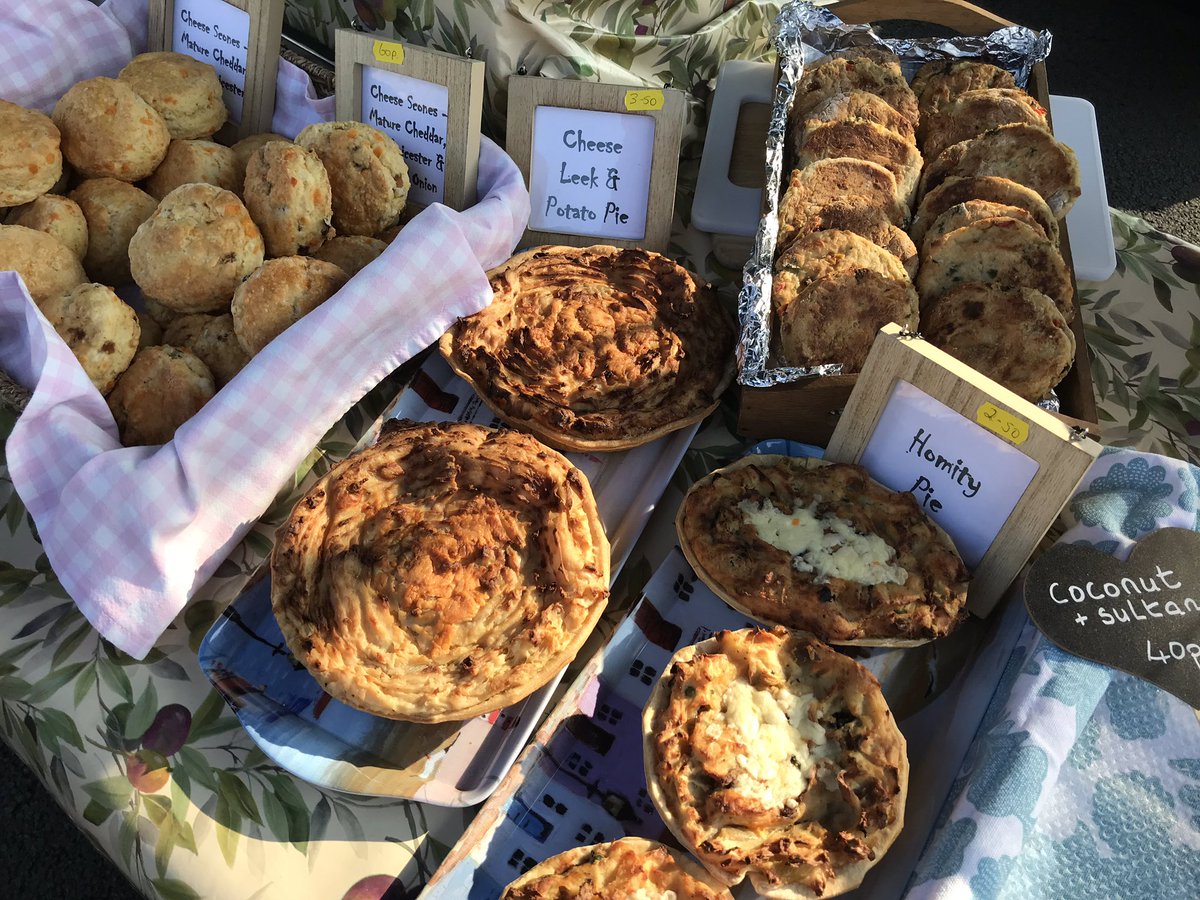 A jam packed Mumbles Market is underway in the Dairy Car Park until 1pm today. Pop along for local produce, artisan craft, gourmet street food and live music from the <a href="/SwanseaMusicHub/">Swansea Music Hub</a> stage!
#LYLM2019