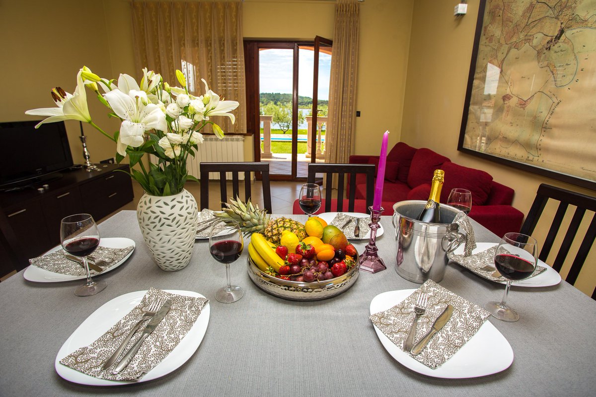 The Villa Mare estate is truely remarkable; a large plot set on the beachfront surrounded with olive trees and vineyards provides so much more than you can imagine.  
#beachfront #villa #holiday #Istria 

travelistria.com/istria-villas/…