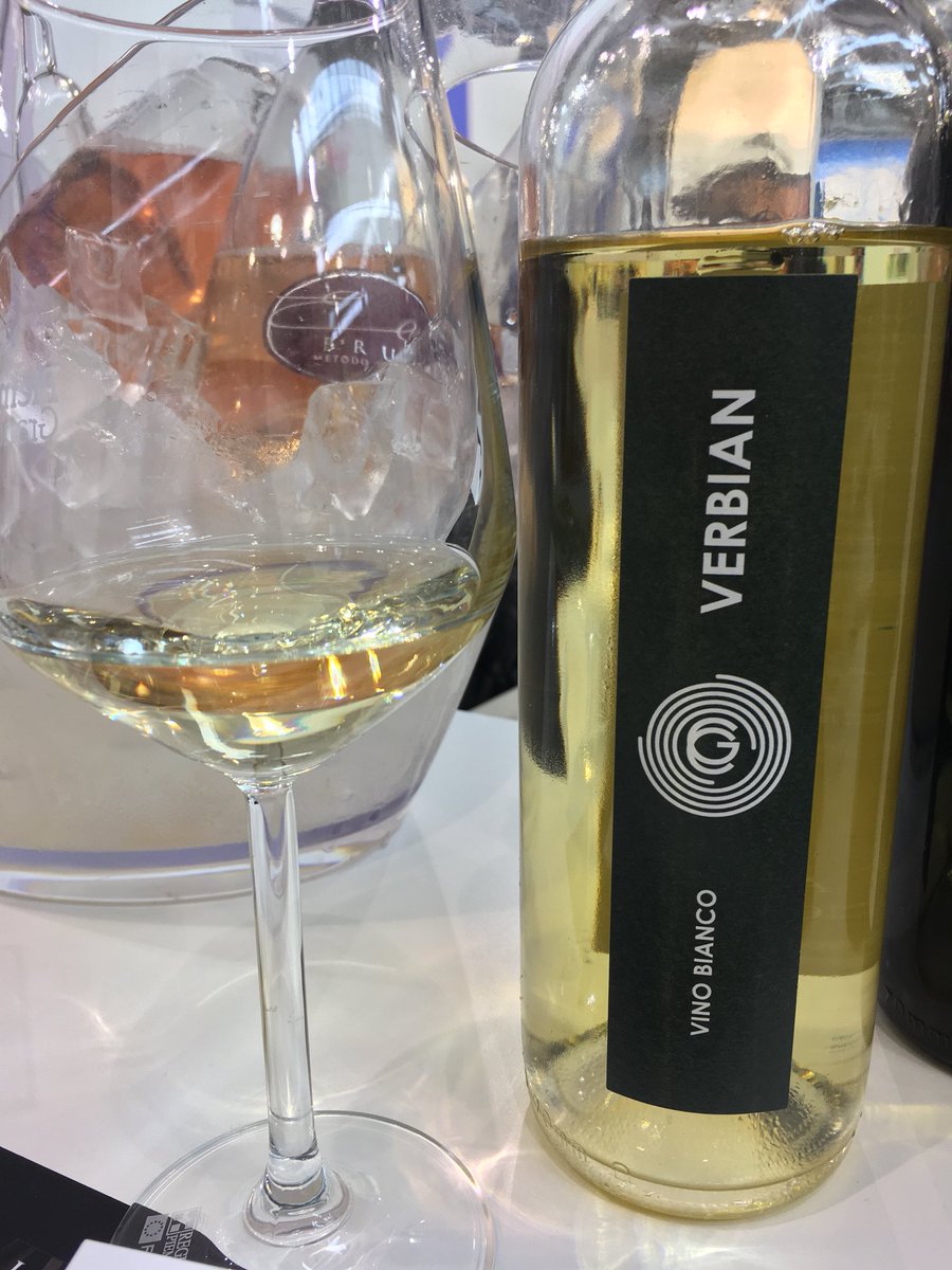<a href="/viniautin/">L'Autin</a> #Verbian From the autoctonous Bian Ver variety. Yellow-greenish, intense nose of lime, white flowers, sage, mint. Palate consistent with the nose, just add a lot of salinity and a very good persistence. #BianVer #Piedmont #winelover