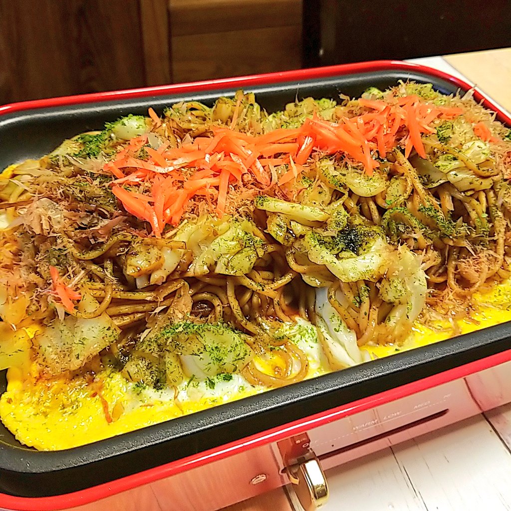meguchoro2's tweet photo. こんばんは🌛*°今日の晩ごはん
焼きそば～と   
たらこご飯でした～☺🎵❣
#おうちごはん #お腹ペコリン部 
#twitter家庭料理部 #晩ごはん 
#料理好きな人と繋がりたい https://t.co/nPjhHUHDnt