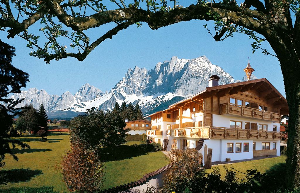 HolidayDeluxe's tweet photo. Luxury Chalet-Villa Schoenbichl - standalone private property
Chalet 10763 sq. ft. | Sleeps: 35 | Bedrooms: 15 | Bathrooms: 15 | Min Stay: 7 nights
#austria #sanktjohann  #luxury #retreat #vacation #rental #chalet #ski #private 
https://t.co/DTIyT23qmP https://t.co/cjE8m7Nb9r