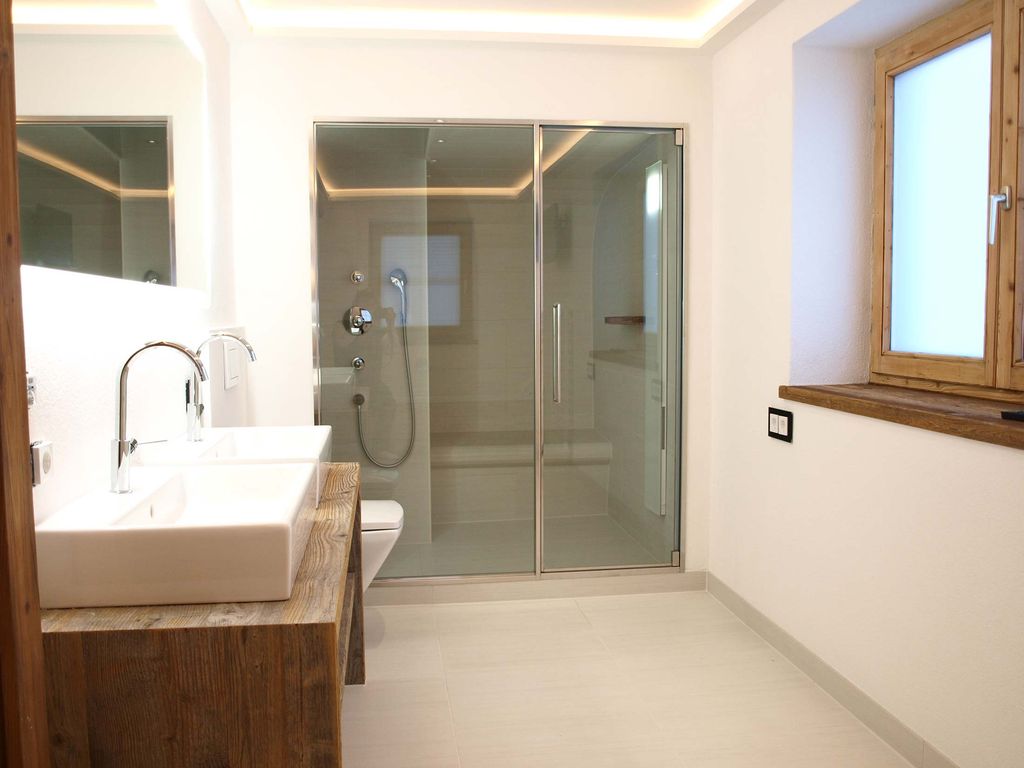 HolidayDeluxe's tweet photo. Luxury Chalet-Villa Schoenbichl - standalone private property
Chalet 10763 sq. ft. | Sleeps: 35 | Bedrooms: 15 | Bathrooms: 15 | Min Stay: 7 nights
#austria #sanktjohann  #luxury #retreat #vacation #rental #chalet #ski #private 
https://t.co/DTIyT23qmP https://t.co/cjE8m7Nb9r
