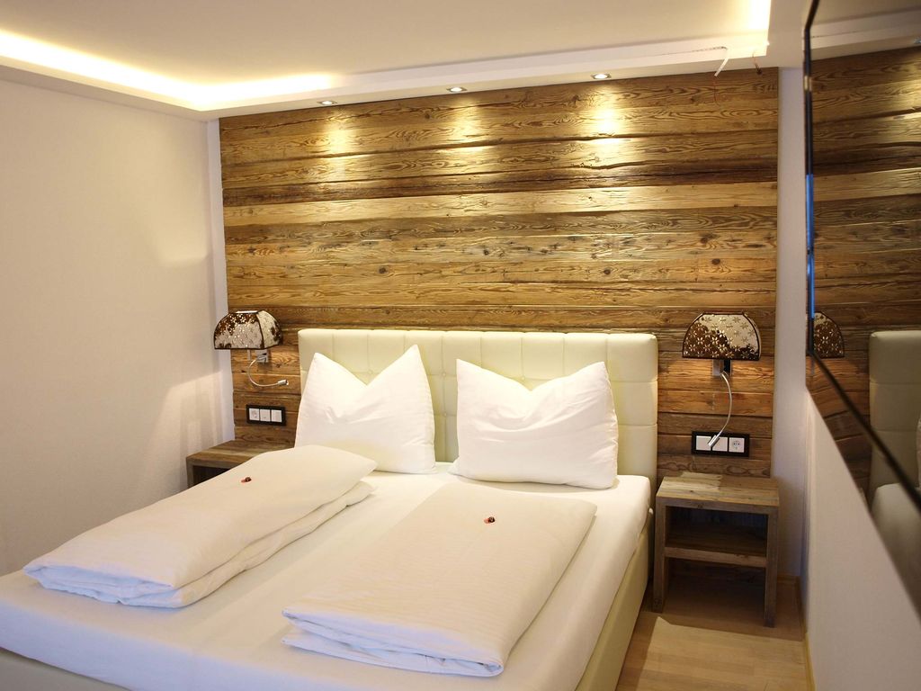 HolidayDeluxe's tweet photo. Luxury Chalet-Villa Schoenbichl - standalone private property
Chalet 10763 sq. ft. | Sleeps: 35 | Bedrooms: 15 | Bathrooms: 15 | Min Stay: 7 nights
#austria #sanktjohann  #luxury #retreat #vacation #rental #chalet #ski #private 
https://t.co/DTIyT23qmP https://t.co/cjE8m7Nb9r