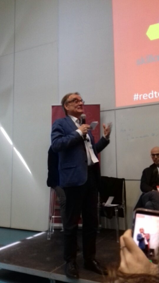 francesca_monac's tweet photo. Pensiero critico combinato al pensiero economico @FrancoAmicucci #lofu19 @disagUSiena @unisiena @USienaAlumni @ubes_society https://t.co/oslSRgdw70