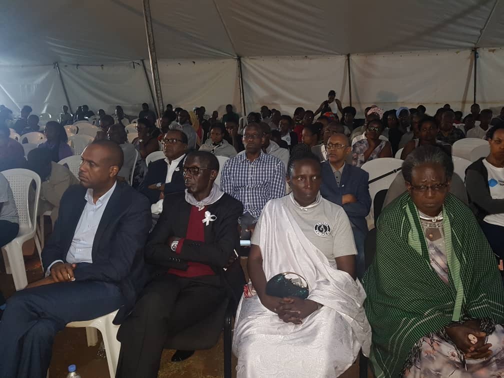 RugandoCell's tweet photo. Umuhango wo #Kwibuka25 Jenoside yakorewe abatutsi 1994 mumurenge wa #Kimihurura waranzwe n' ijoro ryo #Kwibuk25 , Ubuhamya, gusoma amazina y' abatutsi bishwe muri Jenoside. Umushyitsi mukuru yari nyakubahwa @sterwamu mayor wa @Gasabo_District #Kwibuka Twiyubaka @GakwayaLawrenc4 https://t.co/3udIlFwKGw