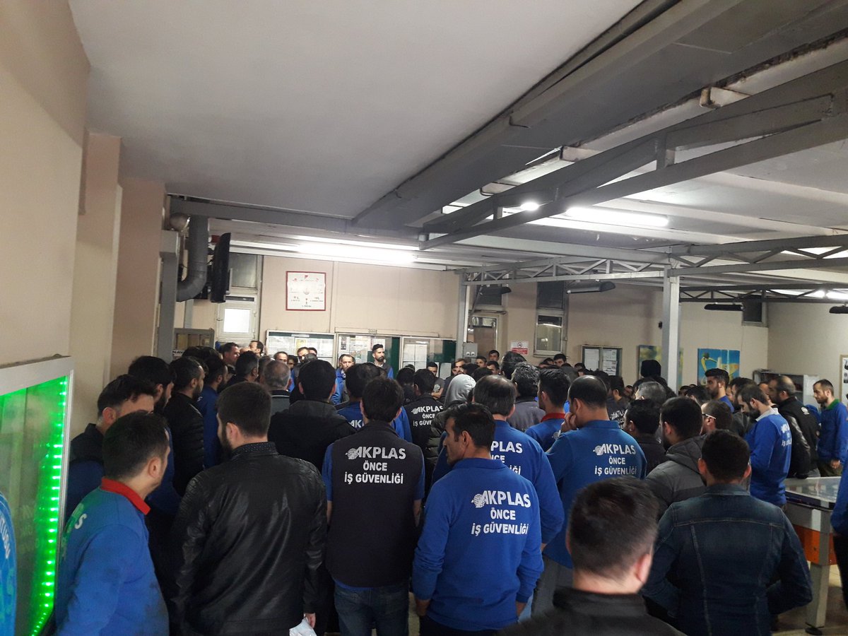 AtayIskender's tweet photo. # #TÜRKMETALSENDİKASI ##
IST.AND.YKS.ŞUBESİNE BAĞLI GEBZE #AKPLAS AŞ DE SENDİKAL KAZANIMIMIZ OLAN 2017-2019 TİS SONRASI Banka promosyonu  bilgilendirmesini yaptık BÜTÜN ARKADAŞLARIMIZA HAYIRLI OLSUN
BİRLİĞİMİZ DAİM OLSUN İNŞALLAH
TÜRK METAL FARKIYLA
 EMEĞIN GUCU SENDIKANIN GÜCÜ https://t.co/c3p4v1A9K8