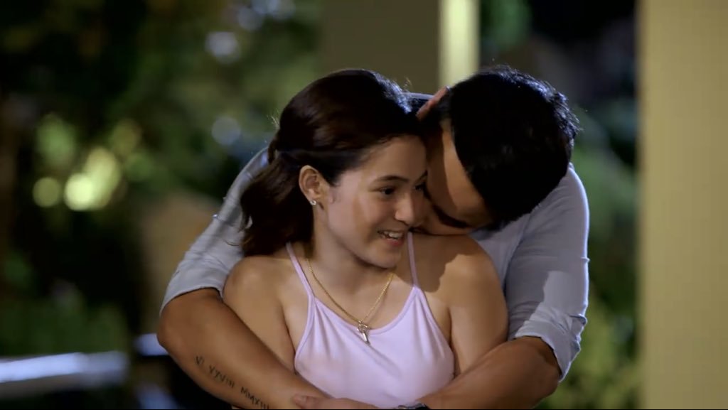 Angel89421591's tweet photo. Back hug sabay kiss sa leeg...uugghhh
#LastFoolShowFoolsDate https://t.co/gvv9xjxhxZ