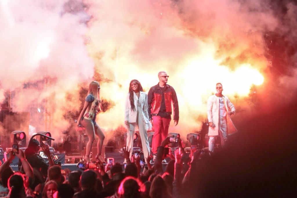 Selena Gomez, DJ Snake, Ozuna ve Cardi B ile birlikte Coachella’da Taki Taki ile performans sergiledi. #Coachella