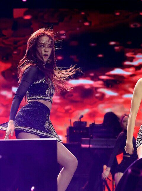 weaareooneEXO's tweet photo. I bet yall, LISA'S BANGS IS THE STRONGEST AND CALMEST HAIR I'VE EVER SEEN BEFORE!
#BLACKPINKxCoachella_D1 https://t.co/vXPmDZULhp