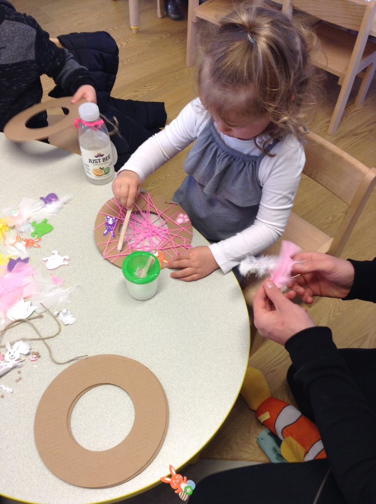 Ashbridge2to3's tweet photo. We're having an egg-tastic time at our Spring event! Come down to Bumblebees to make your very own Easter dream catcher🐣💐🐝 #Springevent2019 #easter #crafts https://t.co/0Nf8OCU8pg