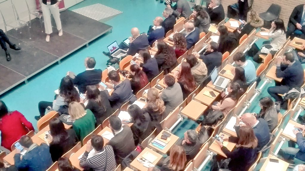 unisiena's tweet photo. Cinzia Angeli presidente @USienaAlumni interviene a #LoadingFuture sulle competenze del futuro. Interventi e testimonianze dei rappresentanti #Usops e @ubes_society. #LOFU19 https://t.co/D3WhoINJdC