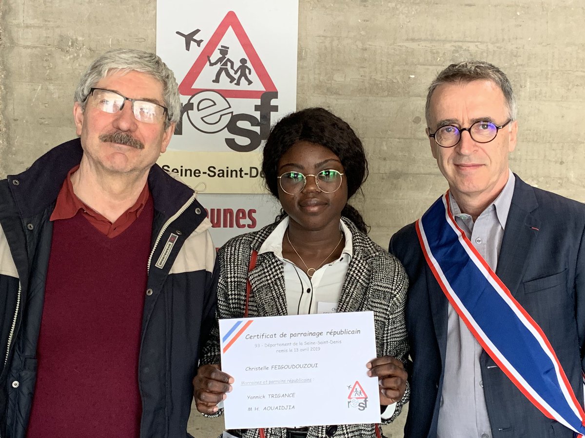 yannicktrigance's tweet photo. Ce matin à Bobigny avec pour parrainer des lycéens : le droit à l’éducation est inaliénable ! @partisocialiste @fedeps93 @faureolivier #RESF93 #education https://t.co/FYJ5PvEezq