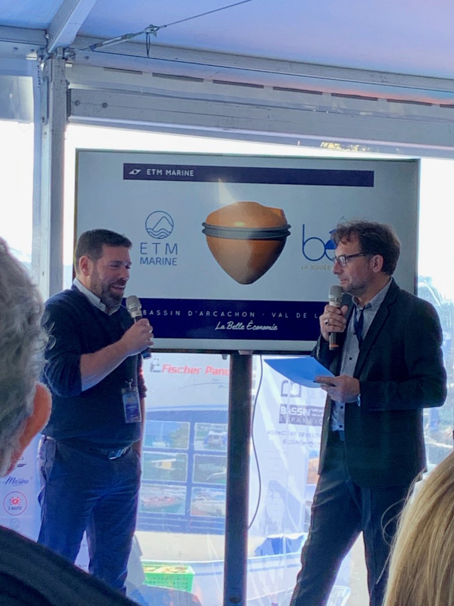 sboige's tweet photo. La bouée connectée présentée au #salonnautiquearcachon https://t.co/dvek0Bxjwq