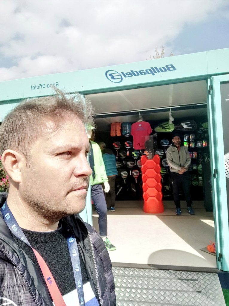 raulrh77's tweet photo. Espectacular torneo #WPTLogroñoOpen que jugador de @bullpadelsport ganara la final masculina???  No lo tengo nada claro... https://t.co/MuhfspuXz6