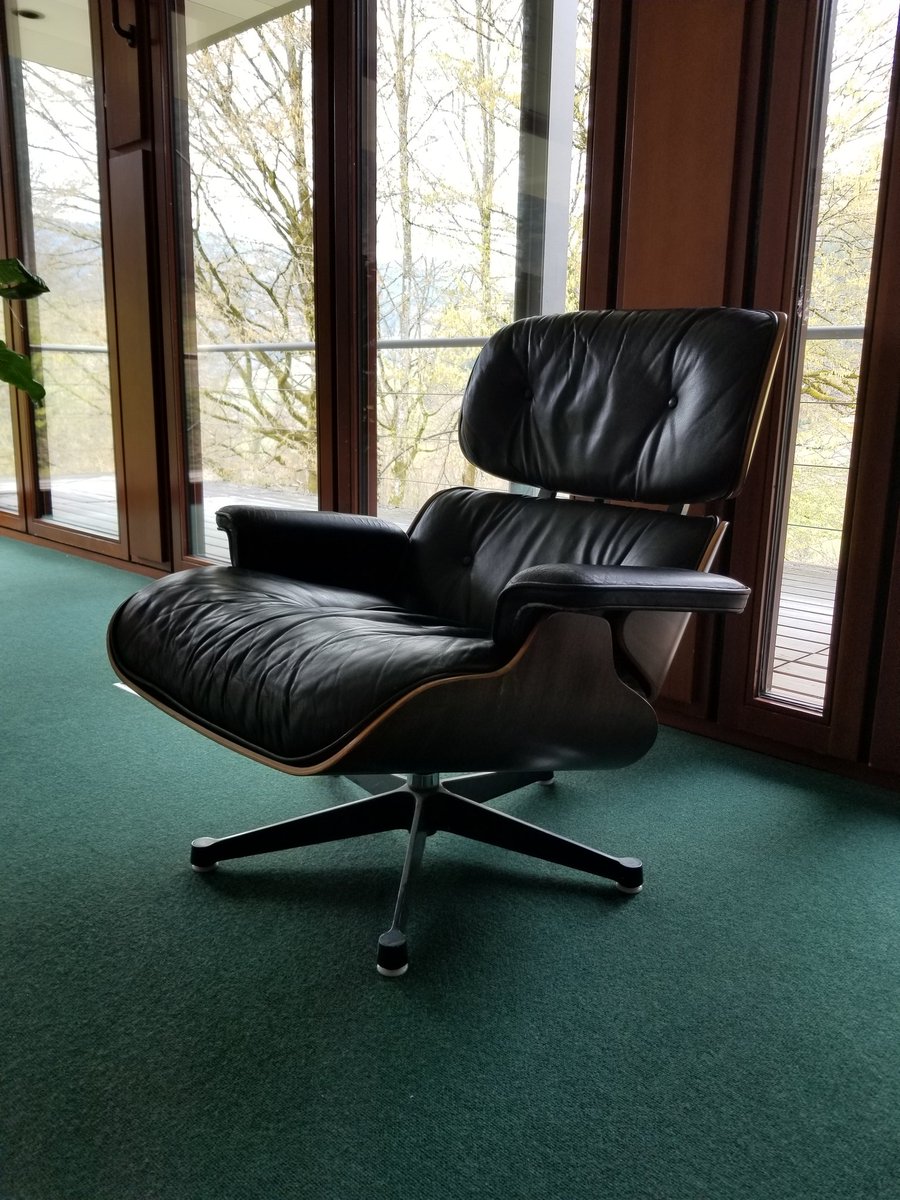 extremefriday's tweet image. The named chairs of Oberwolfach.

#WassilyChair #EamesChair #BarcelonaChair #RedAndBlueChair