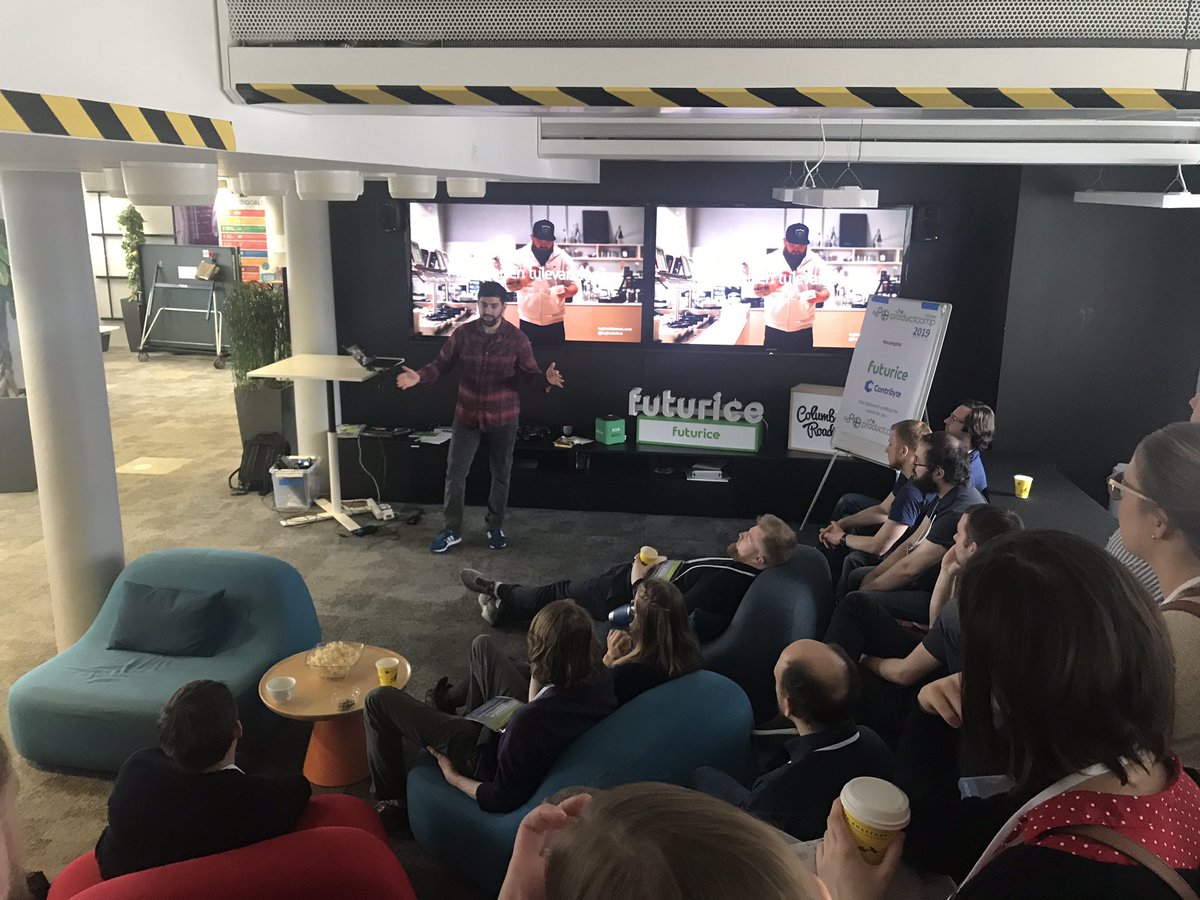 vesakoti's tweet photo. Zero ui and facial recognition as a payment method. Innovative stuff and great presentation by @tugberkdmn #pcamphki https://t.co/cvq4fWFjo3