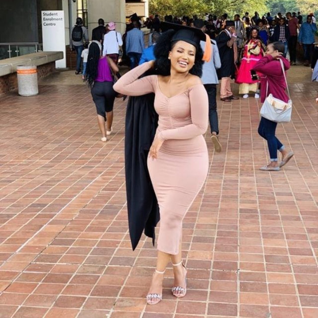 sannies_side's tweet photo. What if I fail? Oh but my darling, what if you fly? π¦
π
#UJGrad2019 #UJGraduation #uj #ujalumni #graduation #llb #law #BlackGirlMagic https://t.co/hfatLHjJLn