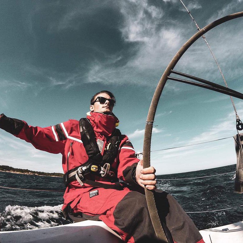 Full speed ahead at the helm. 
📸: IG ‘mattithaamigo’.