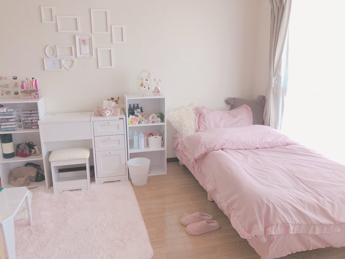 Liii 絵とコスメの人 Twitter પર 一人暮らしのお部屋完成 基本的にピンクと白でまとめました