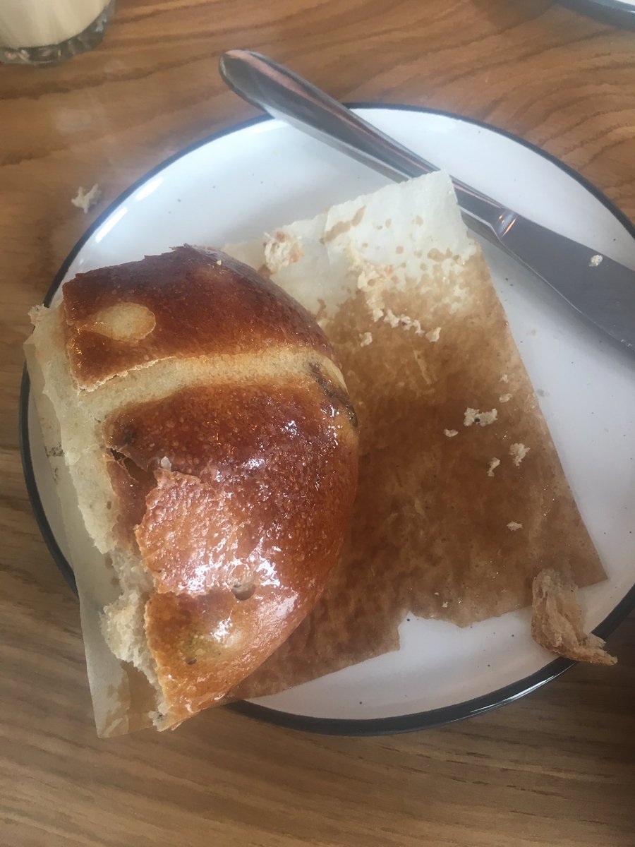 SarahjjWright's tweet photo. @nick_pope we made it in time! @TBicycle_Bakery #buntime #bunsontherun #buntastic https://t.co/eciXEtfUkM