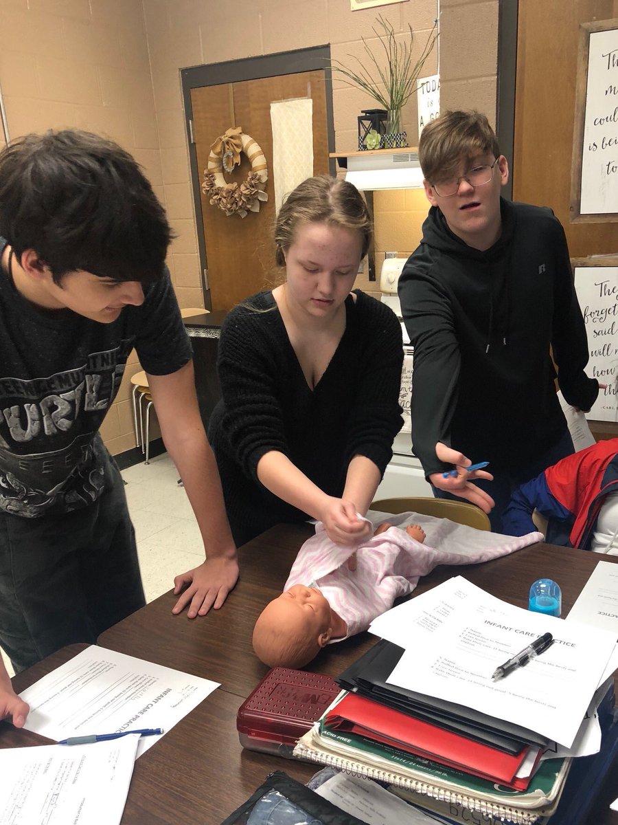 hmscommandos's tweet photo. Exciting week in Mrs. Coulter's Social Health classes! Dr. Desiree Kelly discussed with 6th grade mental health awareness, test anxiety &amp; coping skills! 8th graders completed the childcare unit to “parent" simulated infants. It appears someone found this to be quite exhausting! https://t.co/phat5VNzlS