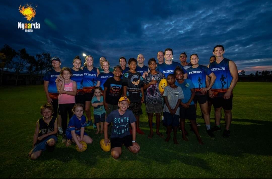 Another awesome Friday night of #RoeboCops v RoeboKids footy under lights at the Roebourne School oval hosted by Roebourne @wapcyc. 🏈 Great turnout and the kids had amazing skills!! Photo: Tangiora Hinaki <a href="/NgaardaMedia/">Ngaarda Media</a> 💙❤ #fb