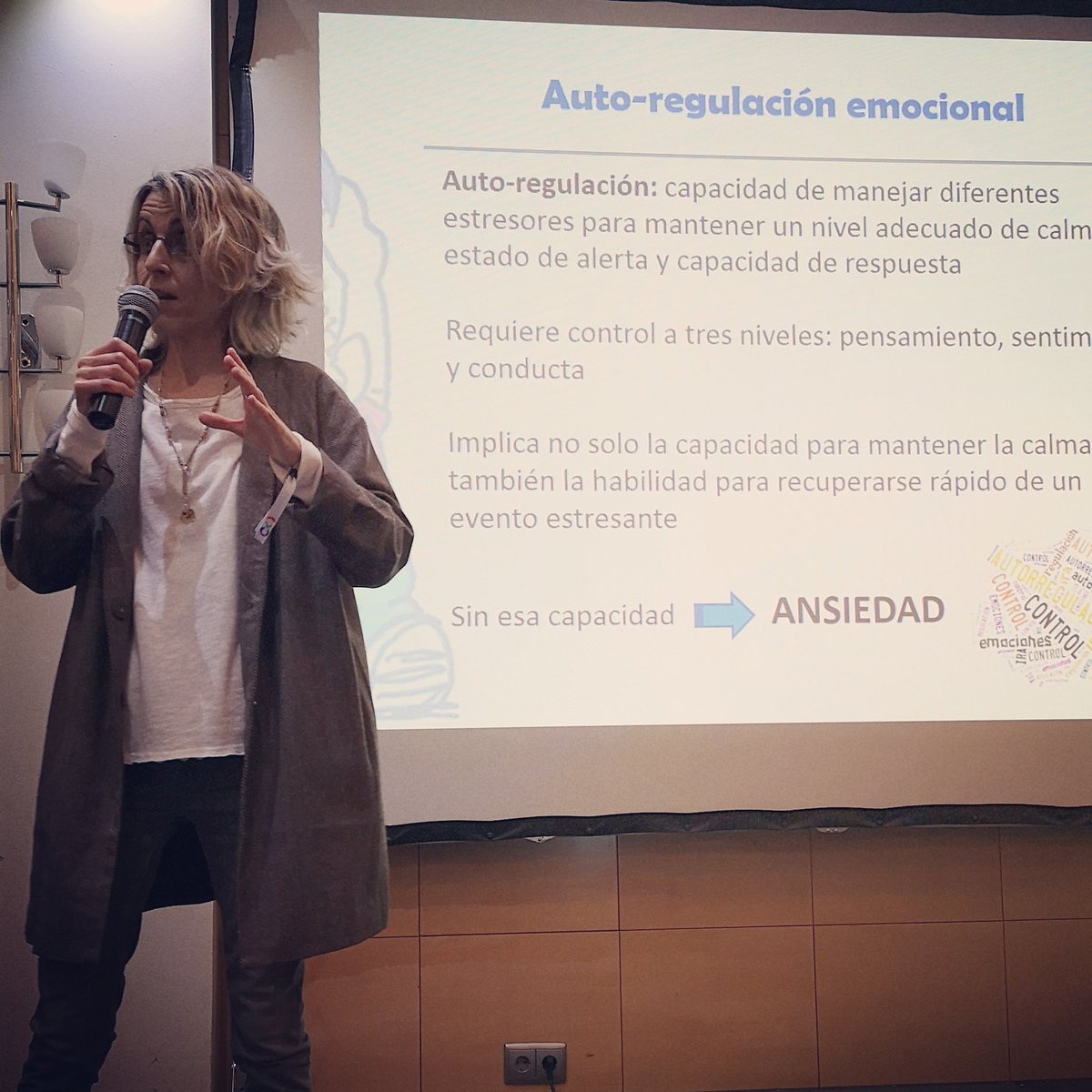 María Llorente habla de la ansiedad y la auto-regulación emocional en #Autismo 
#TEA
#JornadaAspau