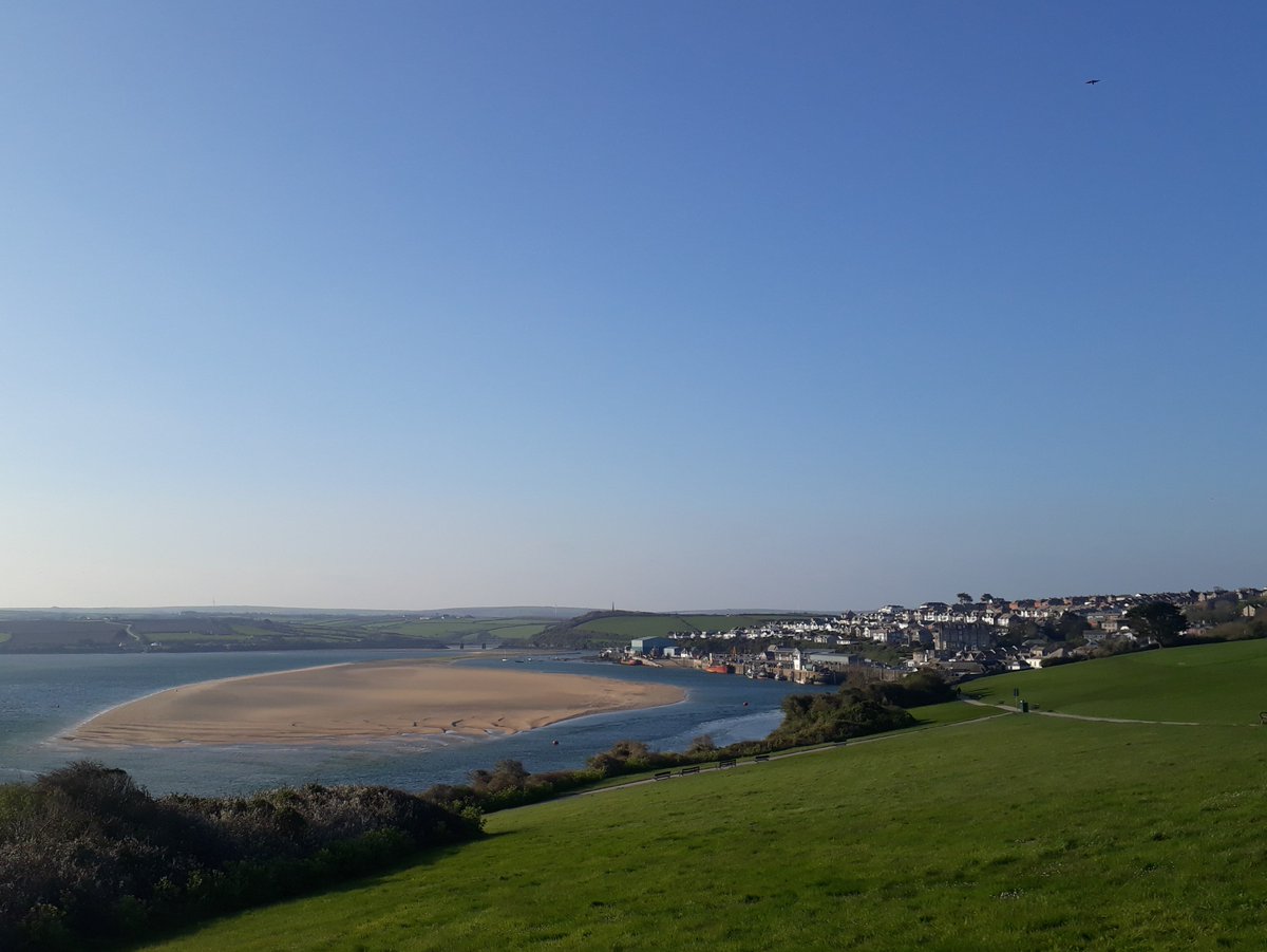 QuayArtPadstow's tweet photo. Its bright and colourful in the sunshine this morning. #Padstow #CamelEstuary #SaturdayMorning #AllThingsBright #SeaClearly https://t.co/nX6T37nSgo