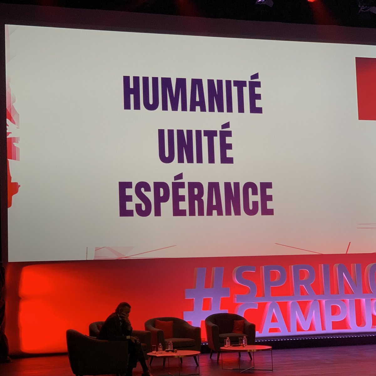 Nadia__Jacoby's tweet photo. #SpringCampus2019 by @CroissancePlus
3 mots clés pour guider notre société:
🔵 Humanité
S’intéresser aux autres, intelligence du cœur
🔵 Unité
Entre ceux qui arrivent et ceux qui partent, l’esprit Leclerc
🔵 Espérance
L’espérance n’est pas un optimisme c’est un désespoir surmonté https://t.co/lBhZQIuZ8m
