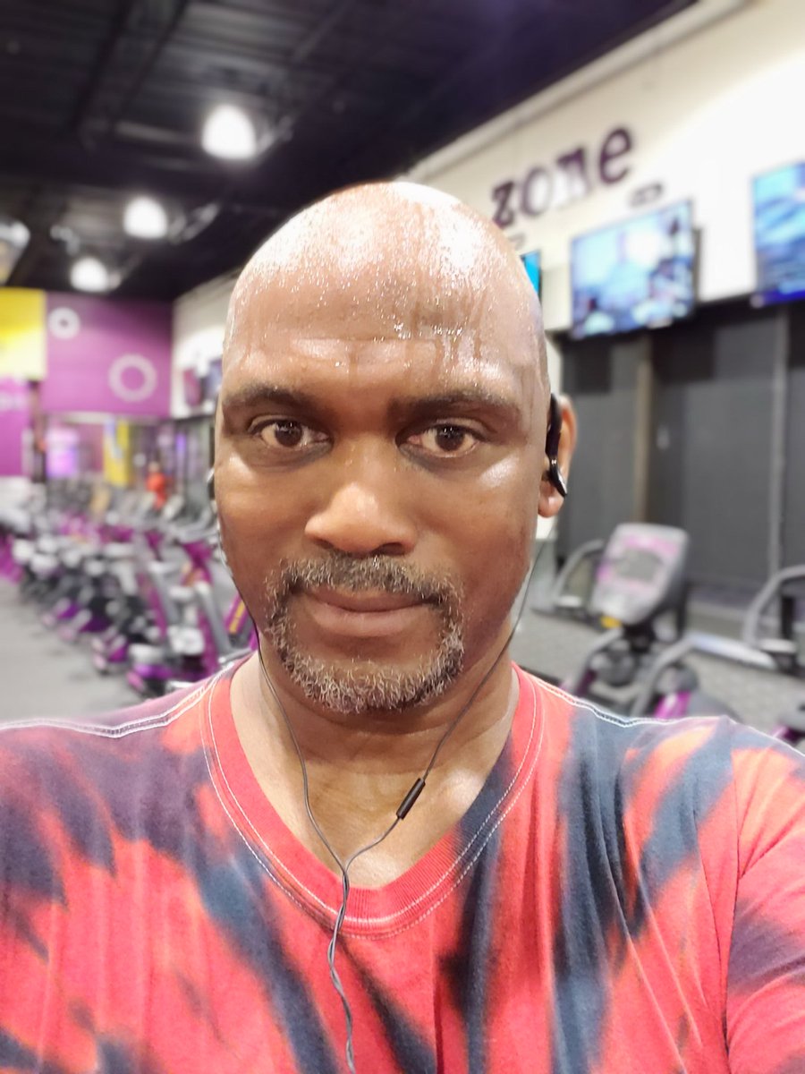 DynamoEd's tweet image. Saturday leg work and boy my calves, glutes and legs hate me right now!

#MoveWithAPurpose