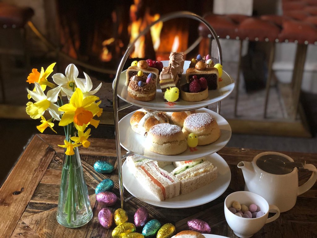 GirlPastry's tweet photo. Easter afternoon tea starts tomorrow 🐣🍫🌱 💐 🤤 https://t.co/OSZDWNAEz7