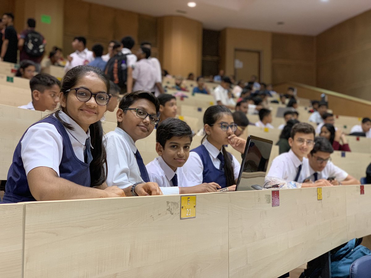 BestSchool tweet media