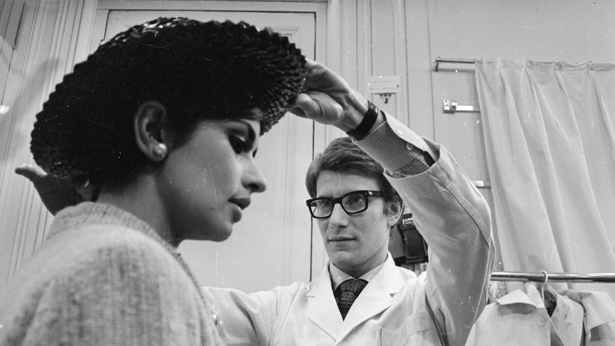 EditorExpats's tweet image. #RT @ExpatsinParis: #Fashion:

14 vintage photos of #YvesSaintLaurent in his studio 

snip.ly/y6014o

via @VogueParis