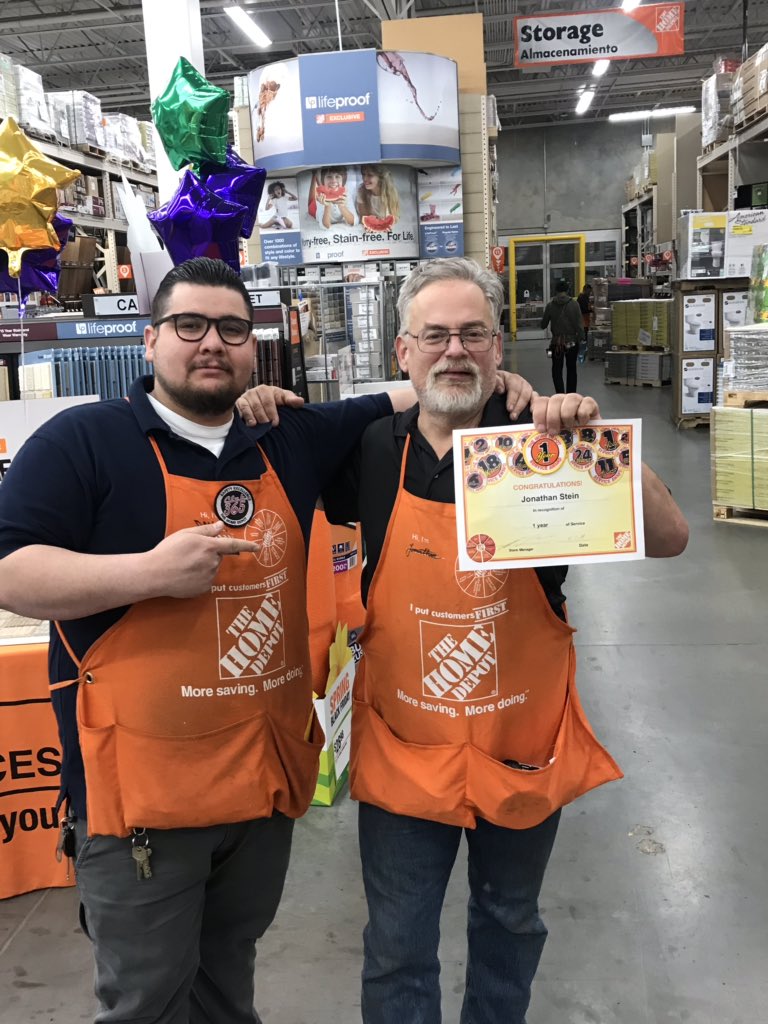Jonathan on the Unload Team celebrating his 1 year with Home Depot. @CumminsLucas @AnthonyPHD4026 <a href="/SummerB_THD4026/">Summer Burton</a> <a href="/semke_t/">Thomas Semke</a> @blkubes
