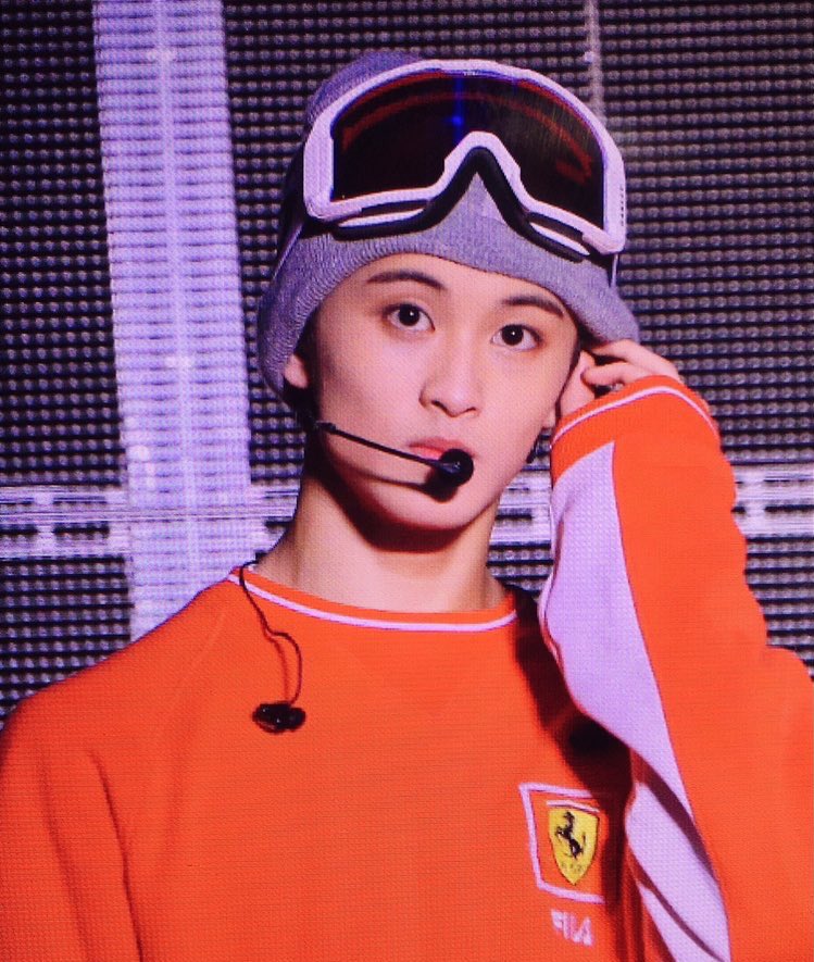 cherrybombssom's tweet photo. adorable #MarkLeeHours #MarkLeeIsBeautiful https://t.co/WieoI1h4N1