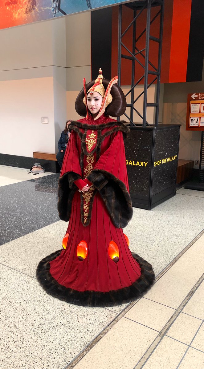 FGGoingRogue's tweet photo. Speechless. Incredible cosplayers! #StarWarsCelebration https://t.co/9UmLknA7dP