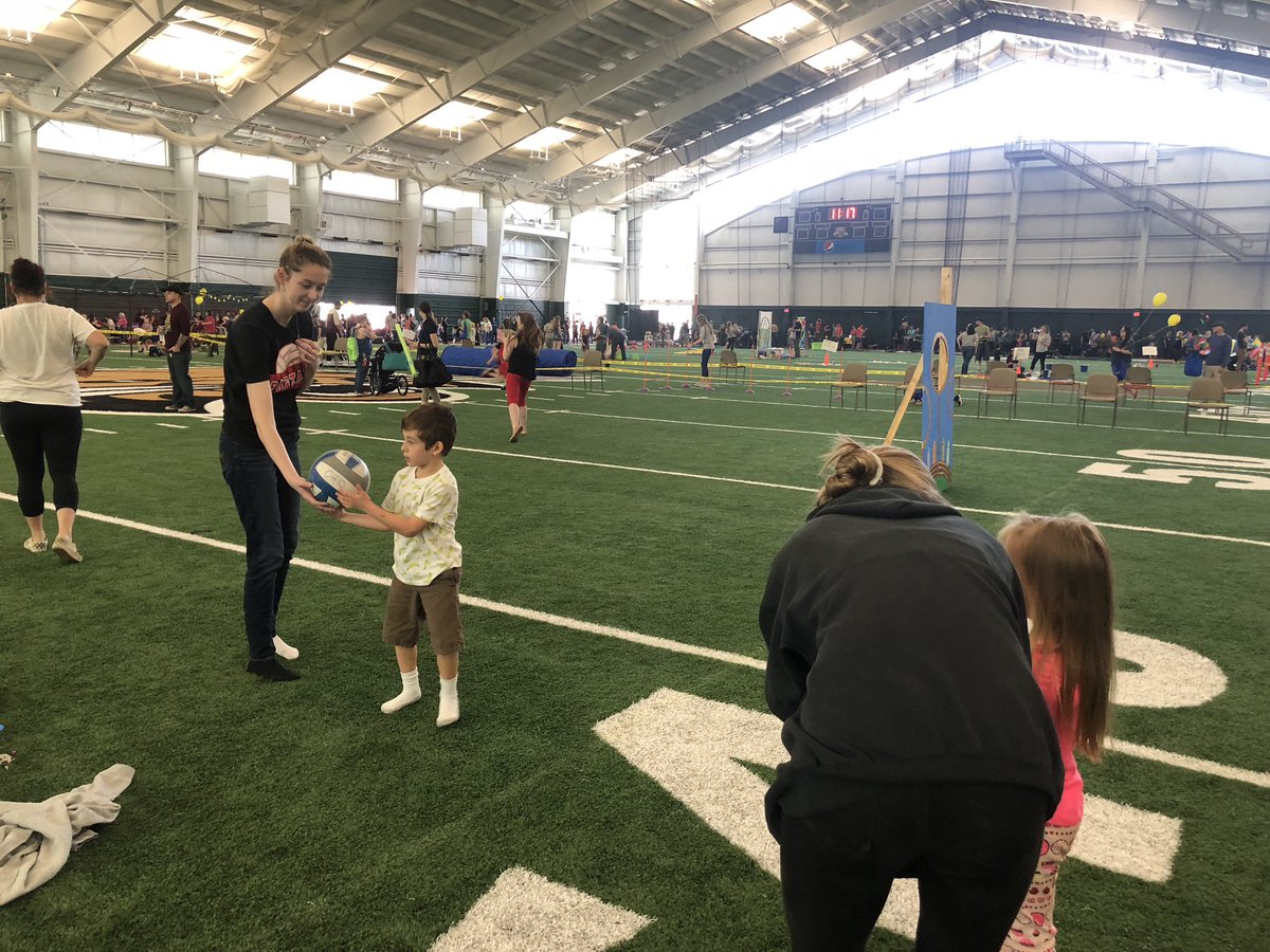 OUWCVB's tweet image. Come visit us at Walter Fieldhouse for KidsFest 💚